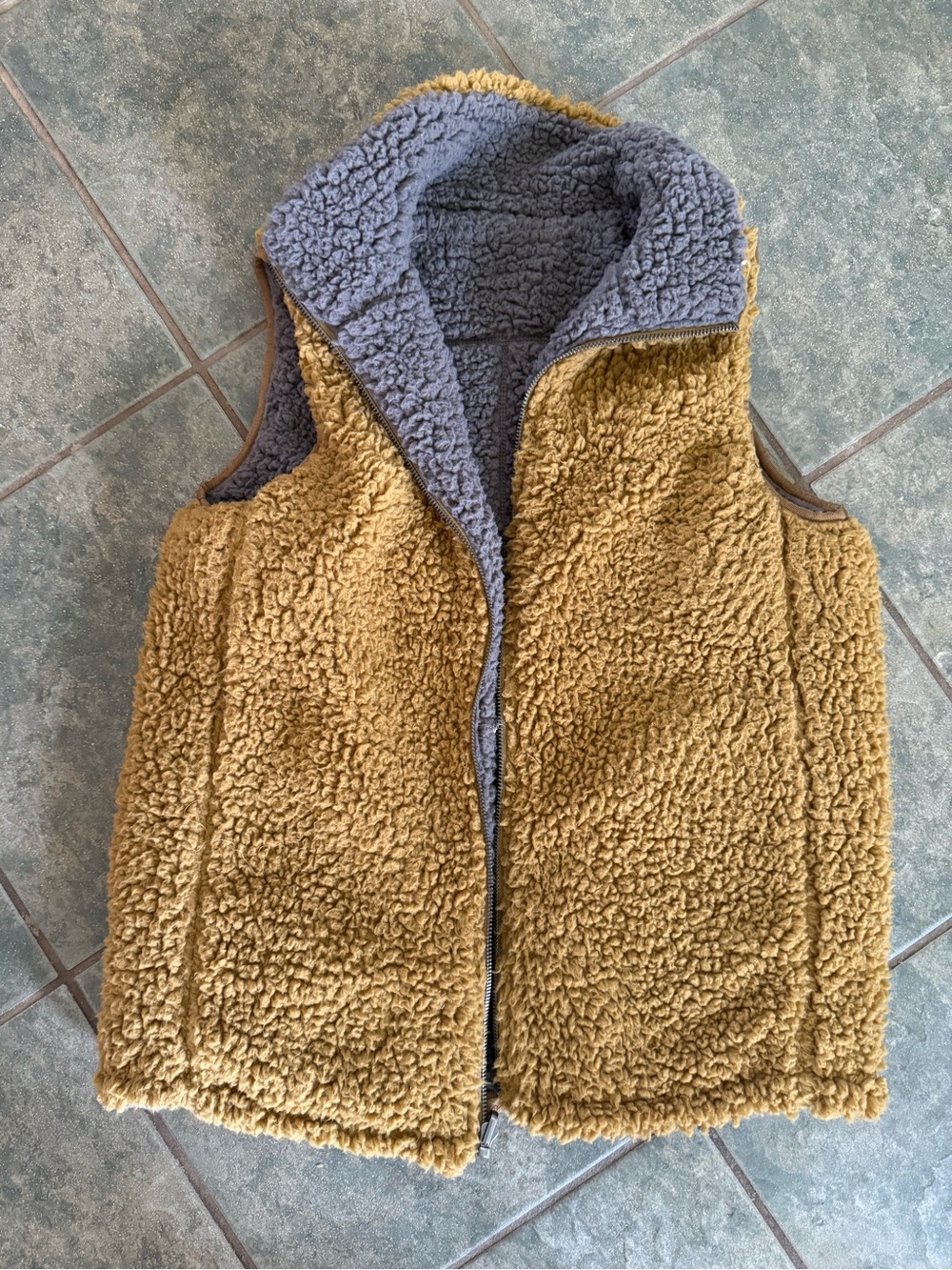 🎀3/$25🎀 Thread & Supply Reversible Sherpa Vest in Brown and Gray